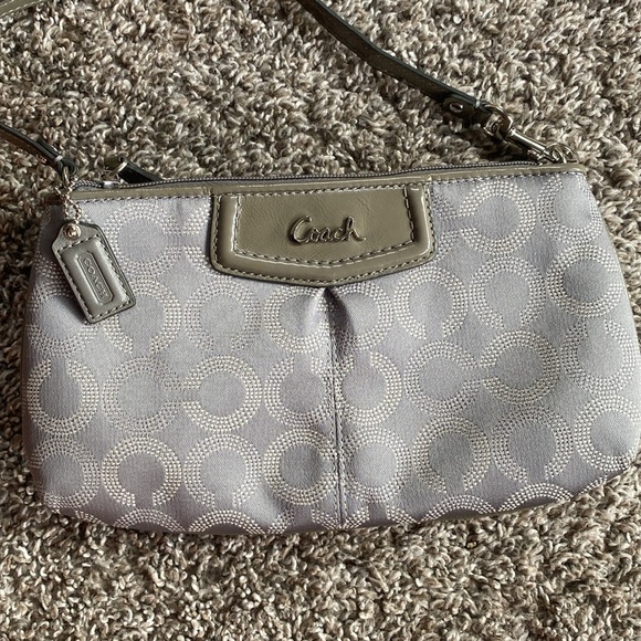 Coach EUC Ashley Gray Logo Dotted Signature Wristlet Wallet - Picture 16 of 16